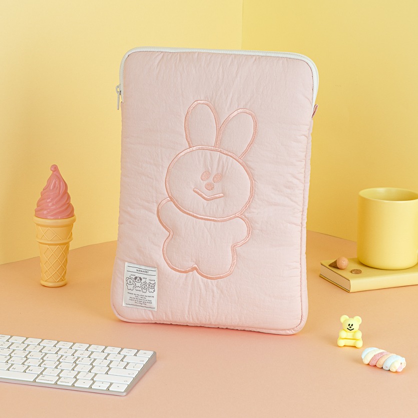 MOMO, marshmallow laptop pouch 13 inches.